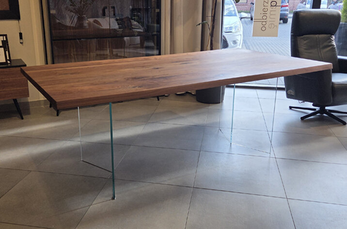 Stół Glass dostępny w salonie Kler w Gdańsku